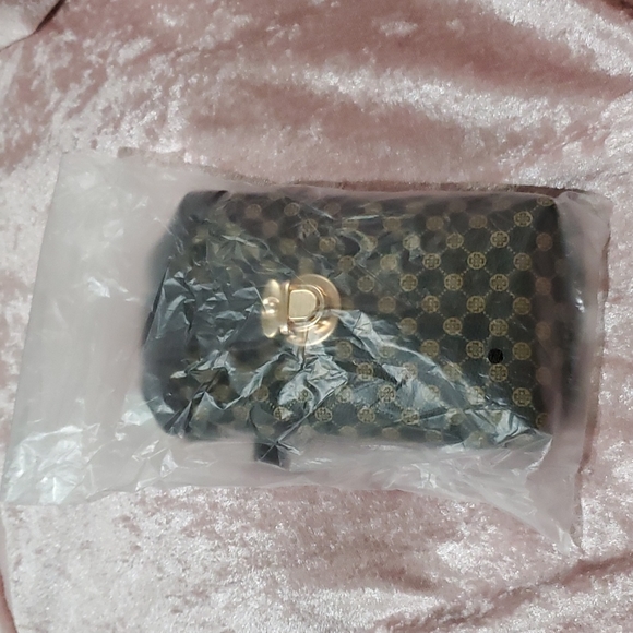 Crossbody Bag - Picture 6 of 7